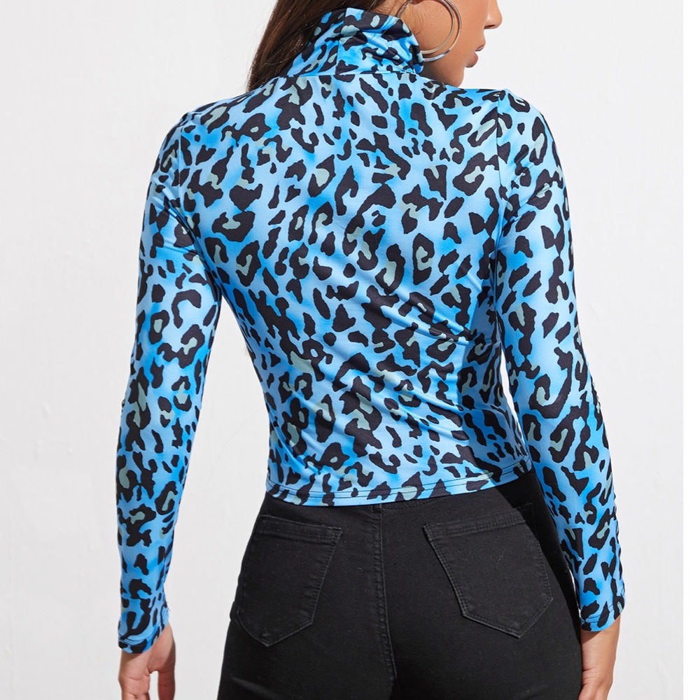 Top blouse large Form Fitted Leopard new - Picture 3 of 3